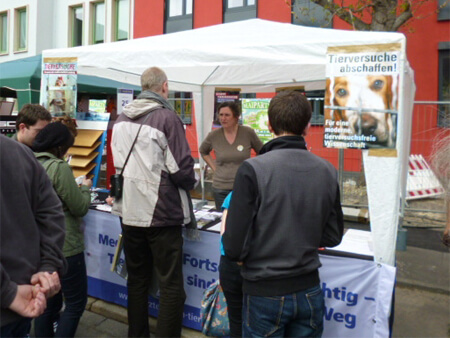 Infostand gegen Tierversuche in Kassel