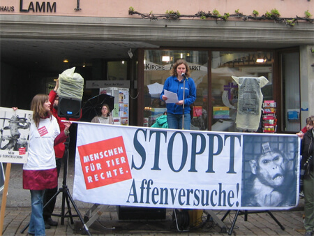 Demo gegen Affenversuche in Tübingen