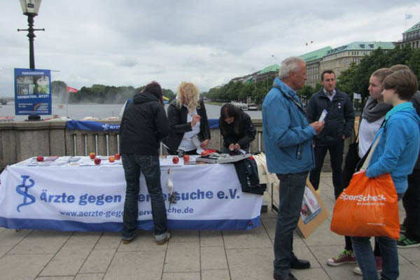Aktionstag gegen Botox-Tierversuche 2014 in Hamburg