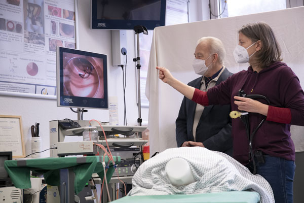 Tierfreie Mediziner-Fortbildung mit dem Endoskopie-Simulator